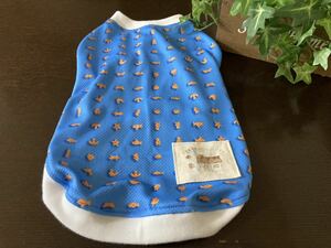 ☆ハンドメイド 犬 ワンコ 服 セミオーダー 接触冷感　メッシュ　オットット風の柄 タンクトップ　水色☆送料無料