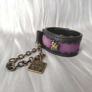 ANNA SUI アナスイ アクセサリー バングル レザー 蝶 パープル 紫 ブラック 黒 レディース 可愛い お洒落 ゴシック ロゴ 送料無料