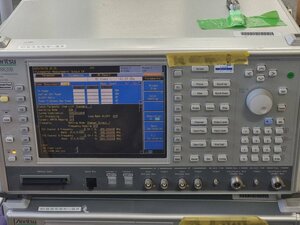 ★在庫処分セール★「正常動作」アンリツ MT8820B ラジオコミュニケーションアナライザ 30MHz～2.7GHz Radio Communication Analyzer [0920