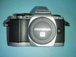 OL200-EM10-1 OLYMPUS製デジタル一眼カメラボディー本体　OM-D/E-M10（美品）