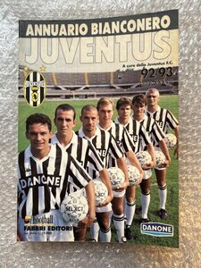 送料無料●洋書●ユベントスの92/93年の年鑑 JUVENTUS セリエA ロベルトバッジョ ビアリ サッカー ユヴェントス 303P●ゆうメ送料無料