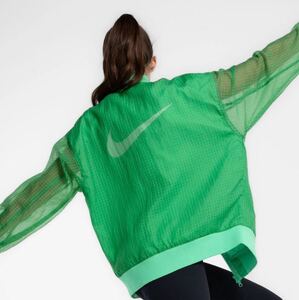 M 新品 ナイキ エッセンシャル ウーブンジャケット シースルー スウッシュ 緑 バーシティ ボンバージャケット NIKE ナイロンジャケット