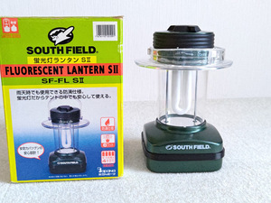 送料無料 SOUTH FIELD 蛍光灯 6W ランタン SF-FL SⅡ 防滴仕様 単一電池４本で点灯 災害 停電 地震 防災 キャンプ 懐中電灯 昭和 レトロ