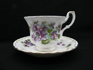 ★★ ROYAL ALBERT ★★ カップ＆ソーサー ２月 February ロイヤルアルバート