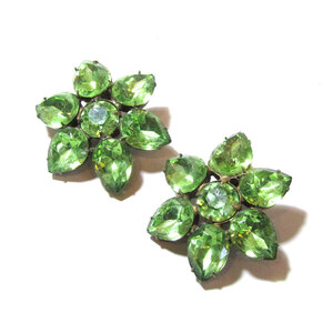 ★1950s Vintage green rhinestone flower motif earrings