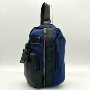 未使用 TUMI ALPHA BRAVO ボディバッグ ナイロン　ネイビー　軽量