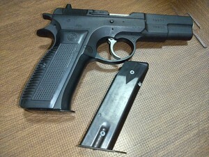 マルイ　エアコキ　cz75　中古　予備マガジンつき