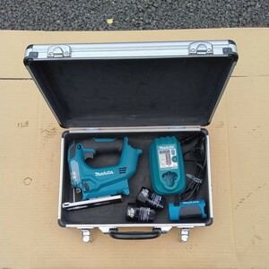 大特価！！！　★即決14900円★　JV100D　マキタ　MAKITA　充電式ジグソー　ライト+充電器+バッテリー×2