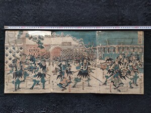 【真作】本物浮世絵木版画 初代 歌川広重「義士仇討之図」 江戸期 戦争絵 武者絵 錦絵 大判 三枚続き 保存良い