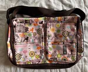 LeSportsac ショルダーバッグ　桃色　犬柄　定番