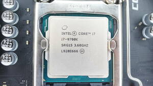 【美品・LGA1151-3・Up to 4.9GHz・倍率可変・8コア】Intel インテル Core i7-9700K プロセッサー