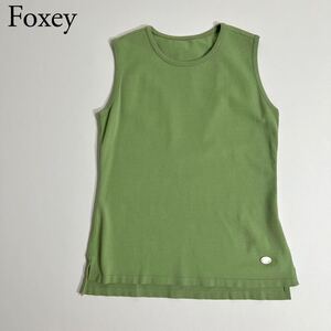 良品 FOXEY BOUTIQUE フォクシーブティック　ニット　ノースリーブセーター トップス　ロゴプレート　ジェイドグリーン　38レディース