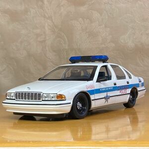 1/18 シボレー カプリス ポリスカー UTモデル ミニカー　CHEVROLET CAPRICE CHICAGO police UTmodel