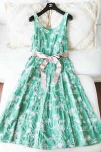 【大きいサイズ】Laura Ashley ローラアシュレイ◆素敵な刺繍の ワンピース◆１３号 程度（UK14）