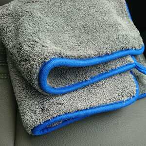 洗車用の多目的タオル 約４０センチ×約４０センチ グレーにブルーのラインがあざやか ふかふかの生地は手触り、サイコーpart2