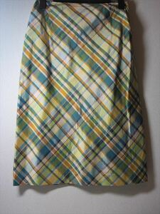 iCB スカート　オンワード樫山　黄八丈のようなきれいな色合いのシルクチェック柄　左裾の30㎝のスリットで歩くと美しい