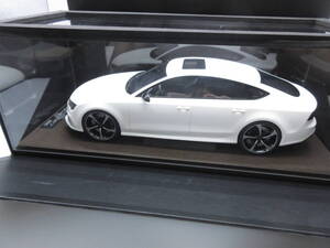 1/18 モーターヘリックス　アウディ　Audi RS7 スポーツバック パフォーマンス　2017　パールホワイト 99台限定 ミニカー