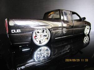 ☆希少☆人気モデル☆Jada TOYS 1/18 DUB CITY CHEVROLET SILVARADO シボレー シルバラード LOW RIDER仕様☆磨き処理済☆