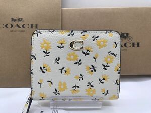 新品　COACH 二つ折り財布 レディース フローラルプリント