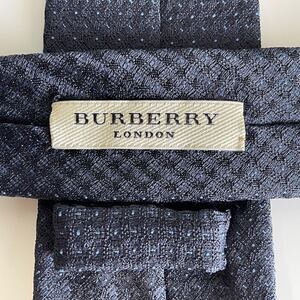 BURBERRY LONDON (バーバリーロンドン)ダーク紺水色点々ホースロゴネクタイ