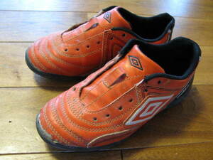 【Used】umbro（アンブロ）MILTON　Ⅲ　TR　JR：トレーニングシューズ：19.0cm（171223） 