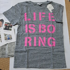 メゾンキツネ★ロゴ Tシャツ★グレーピンクロゴ★新品未使用自宅保管品★MAISON KITSUNE★ 半袖 LIFE IS BORING