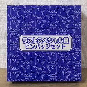 送料無料（出品者負担） 未使用品 サッカー日本代表 サムライブルー × サンリオ ハローキティくじ ラストスペシャル賞 ピンバッジセット