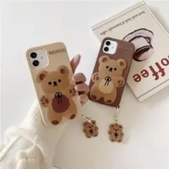 iPhone15対応 クマ シリコンカバースマホケース 韓国 キーホルダー付