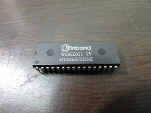 【YCP0281】★Winbond W29EE011-15 Memory. Flash EEPROM 128K x 8 未チェック品★JUNK