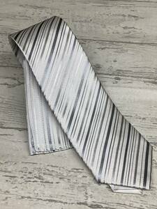 新品　日本製ロングサイズ　シルバータイ　礼装ネクタイ　シルク100%フォーマルタイ　シルバー　白　ポケットチーフ付き