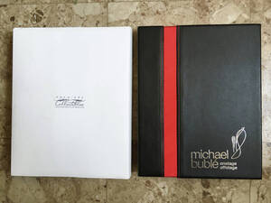 希少 サイン入 証明書付 ナンバリング Michael Buble マイケル・ブーブレ / ONSTAGE OFFSTAGE PREMIER COLLECTIBLES