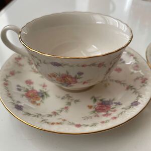 Noritake PAVIA ティーカップ・ソーサー 7342 花柄 陶磁器　2つセット