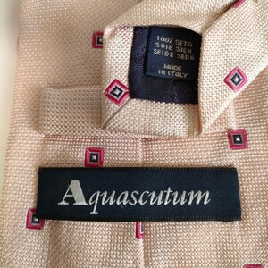 アクアスキュータム（Aquascutum）ピンクドットネクタイ