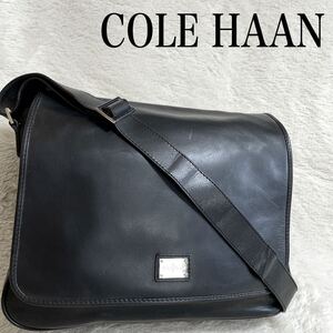 美品 COLE HAAN 大容量 メッセンジャーバッグ ショルダーバッグ レザー コールハーン オールレザー ロゴプレート