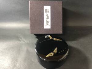 輪島塗　漆器工芸　蓋物　小物入れ　沈金蒔絵　シダ文様　漆器工芸雑貨　輪島塗