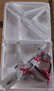 カタール航空　CARGO ダイキャストモデル　1/200 777-200　航空機模型