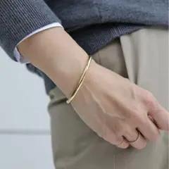 ▫️訳あり価格▫️美品、ほぼ未使用　Simple bangle