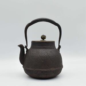  【鉄瓶コレクター放出品②】茶道具 煎茶道具 時代物 本体:無銘 蓋:龍文堂造 銅蓋 鉄瓶 小ぶり