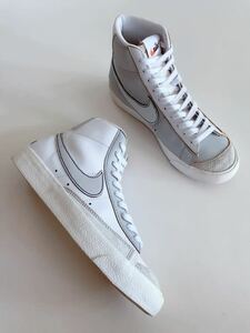 NIKE WMNS BLAZER MID 77 THE NEW WAY ナイキ ウィメンズ ブレーザー ミッド77 ザ ニューウェイ レディースシューズ ホワイト グレー24.5cm