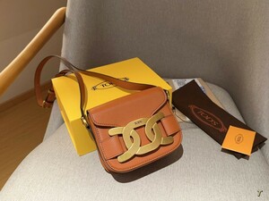 【Saxi2】高級感◆TOD’S トッズ　ショルダーバッグ クラシックKATEメタルバックルminiレトロなサドルバッグ