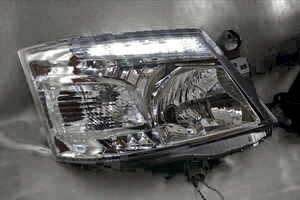 NV350 E26 キャラバン キセノン HID クリア ヘッドライト 左右セット ホワイト 片側6発 LEDライン付き レベライザー対応 オプションタイプ