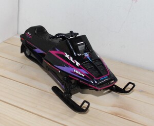 【 B-42】 611 〓 XLT INDY POLARIS 〓 スノーモービル ミニカー/ ブラック/送料600円/