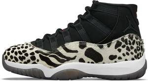 WMNS AIR JORDAN 11 RETRO "ANIMAL INSTINCT" AR0715-010 （ブラック/セイル/ホワイト/ジムレッド）