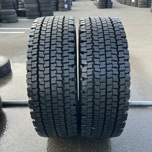 295/70R22.5 BRIDGESTONE, W970　バリ山中古　イボ付き　 激安美品　2本セット：30000円