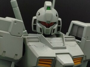 バンダイ MG 1/100 ジムカスタム 完成品