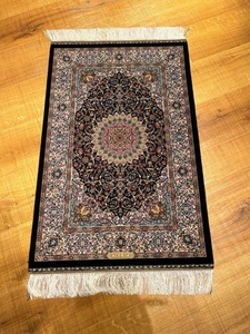 ペルシャ絨毯・最高級ハンド&マシン織り・ 世界最高密度150万ノット ・豪奢なクムデザイン 60cm×90cm ge9x
