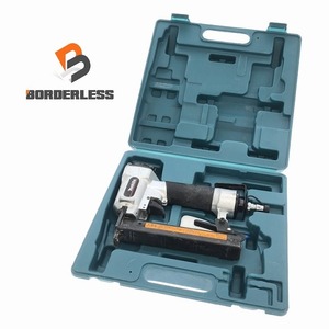 ☆比較的綺麗です☆makita マキタ 10mm 常圧エアタッカ AT1025BZK ケース付き エア工具 大工道具 タッカー 91666