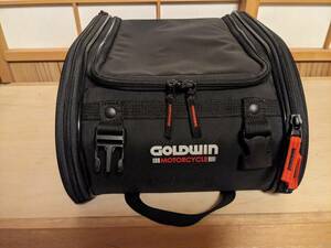 美品 ゴールドウイン GOLDWIN GSM27901 14～32 拡張 シートバッグ レインカバー付き Xベルトなし　検；ツーリング タンクバッグ 積載