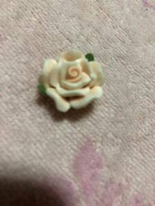 ￥↓デコパーツ　薔薇　2cm　陶器　バラ　大きめ 　デコ用品　たくさんあります 