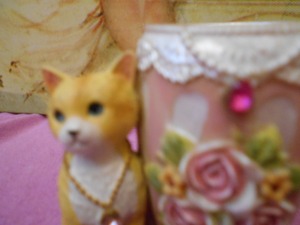 ☆姫系小物猫のペン立て可愛い猫とピンクローズのペンスタンドねこの置物型ペンスタンド猫の置物型ペンスタンドねこのメメイクブラシ入